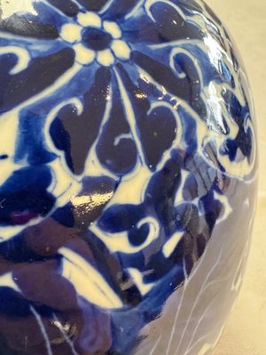 A pair of Chinese blue and white 'Lotus Scroll' jars, 19th C. — photo 8