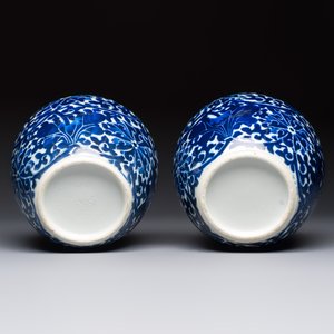 A pair of Chinese blue and white 'Lotus Scroll' jars, 19th C. — photo 7