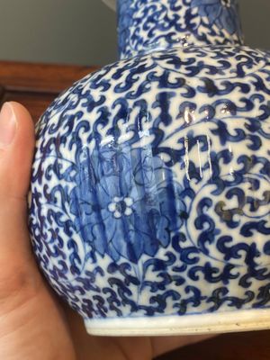A pair of Chinese blue and white 'lotus scroll' kendis, 19th C. — photo 23