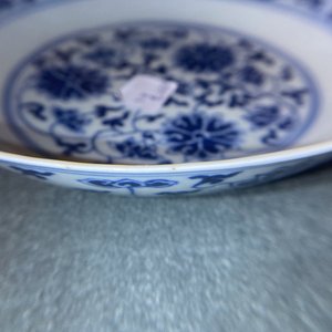 A pair of Chinese blue and white 'lotus scroll' plates, Guangxu mark and of the period — 照片 6