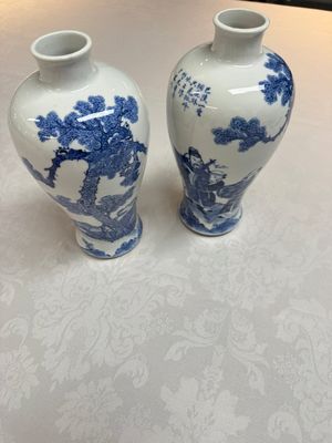 A pair of Chinese blue and white 'Meiping' vases with figures and a poem, signed Xu Banqiu 徐半秋, Kangxi mark, 19th C. — foto 1