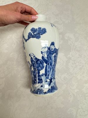 A pair of Chinese blue and white 'Meiping' vases with figures and a poem, signed Xu Banqiu 徐半秋, Kangxi mark, 19th C. — foto 2