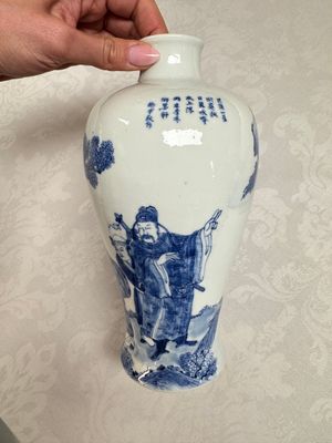 A pair of Chinese blue and white 'Meiping' vases with figures and a poem, signed Xu Banqiu 徐半秋, Kangxi mark, 19th C. — foto 3