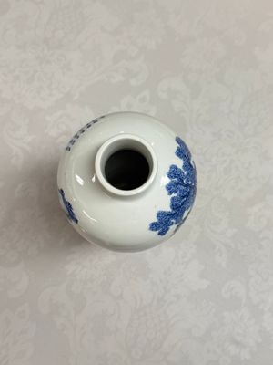 A pair of Chinese blue and white 'Meiping' vases with figures and a poem, signed Xu Banqiu 徐半秋, Kangxi mark, 19th C. — foto 6