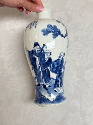 A pair of Chinese blue and white 'Meiping' vases with figures and a poem, signed Xu Banqiu 徐半秋, Kangxi mark, 19th C. — foto 8