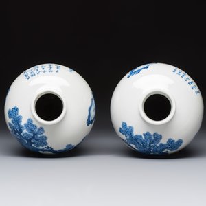 A pair of Chinese blue and white 'Meiping' vases with figures and a poem, signed Xu Banqiu 徐半秋, Kangxi mark, 19th C. — foto 5