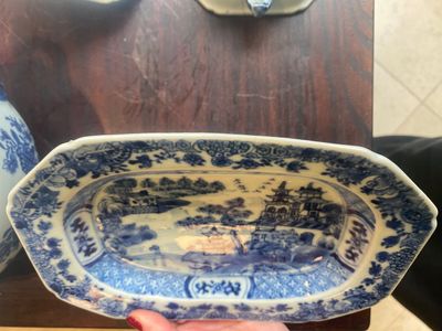 A pair of Chinese blue and white miniature chocolate jugs and three tureens, Qianlong — 照片 20