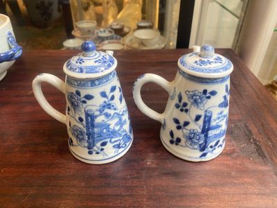 A pair of Chinese blue and white miniature chocolate jugs and three tureens, Qianlong — 照片 2