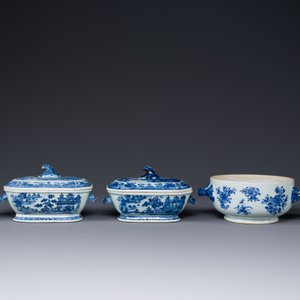A pair of Chinese blue and white miniature chocolate jugs and three tureens, Qianlong — 照片 2