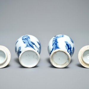 A pair of Chinese blue and white miniature vases and covers or tea caddies, Kangxi — photo 7