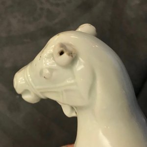 A pair of Chinese blue and white models of horses, Qianlong — photo 11