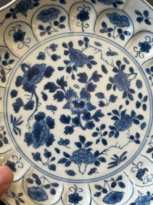 A pair of Chinese blue and white 'Mongolian hunting scene' plates and a pair of plates with floral design, Chenghua and Kangxi mark, Kangxi — 照片 10