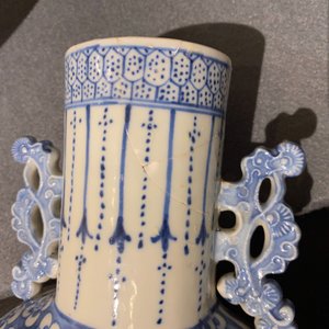 A pair of Chinese blue and white 'moonflask' vases and a covered jar, 19th C. — photo 18