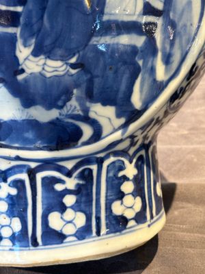 A pair of Chinese blue and white moonflasks or 'bianhu', Kangxi mark, 19th C. — 照片 16