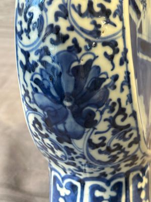 A pair of Chinese blue and white moonflasks or 'bianhu', Kangxi mark, 19th C. — 照片 18