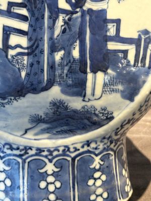 A pair of Chinese blue and white moonflasks or 'bianhu', Kangxi mark, 19th C. — 照片 28