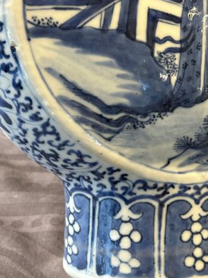 A pair of Chinese blue and white moonflasks or 'bianhu', Kangxi mark, 19th C. — 照片 29