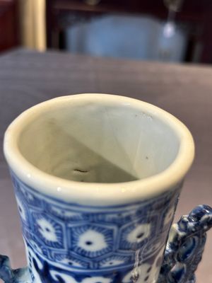 A pair of Chinese blue and white moonflasks or 'bianhu', Kangxi mark, 19th C. — 照片 38
