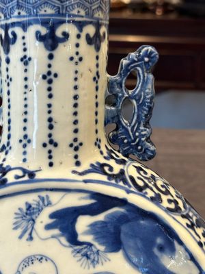 A pair of Chinese blue and white moonflasks or 'bianhu', Kangxi mark, 19th C. — 照片 6