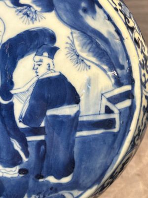 A pair of Chinese blue and white moonflasks or 'bianhu', Kangxi mark, 19th C. — 照片 9