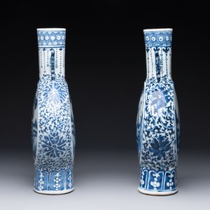 A pair of Chinese blue and white moonflasks or 'bianhu', Kangxi mark, 19th C. — 照片 5