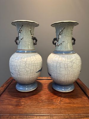 A pair of Chinese blue and white Nanking crackle-glazed 'Taoist' vases, 19th C. — 照片 2
