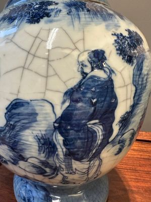 A pair of Chinese blue and white Nanking crackle-glazed 'Taoist' vases, 19th C. — 照片 6