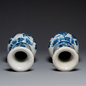 A pair of Chinese blue and white Nanking crackle-glazed 'Taoist' vases, 19th C. — 照片 3