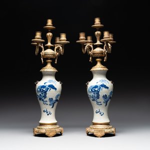 A pair of Chinese blue and white Nanking crackle-glazed vases with gilt bronze candelabra mounts, 19th C. — photo 1