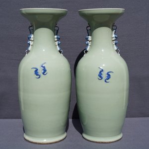 A pair of Chinese blue and white on celadon ground 'immortals' vases, 19th C. — photo 8