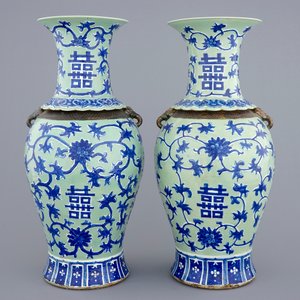 A pair of Chinese blue and white on celadon ground lotus scroll vases, 19th C. — 照片 3