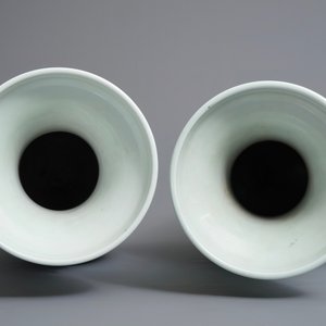 A pair of Chinese blue and white on celadon ground vases, 19/20th C. — photo 6