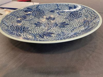 A pair of Chinese blue and white 'peony' dishes, Chenghua mark, 19th C. — 照片 7