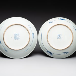 A pair of Chinese blue and white 'peony' dishes, Chenghua mark, 19th C. — 照片 2