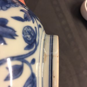 A pair of Chinese blue and white peony scroll bowls, Chenghua mark, Ming — photo 16