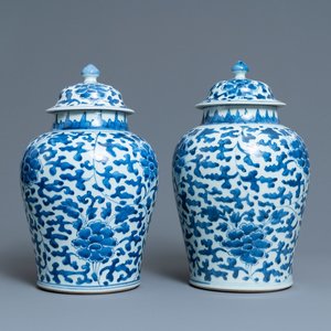 A pair of Chinese blue and white 'peony scroll' vases and covers, Kangxi — photo 1