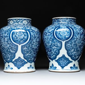 A pair of Chinese blue and white 'peony scroll' vases, Kangxi — photo 1