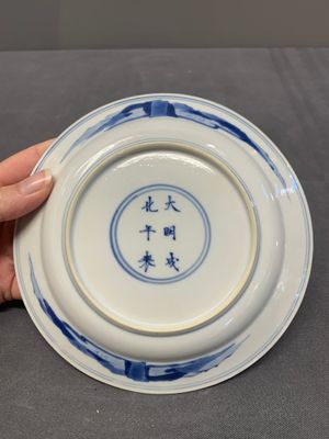A pair of Chinese blue and white plates with a breastfeeding woman and fishermen on boats, Chenghua mark, Kangxi — photo 5