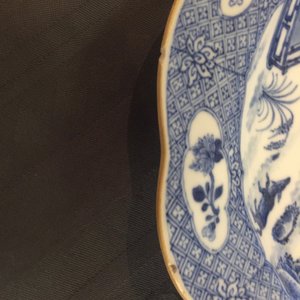 A pair of Chinese blue and white plates with animals in a garden, Qianlong — photo 3