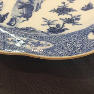 A pair of Chinese blue and white plates with animals in a garden, Qianlong — photo 4