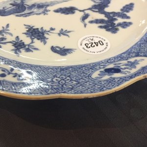 A pair of Chinese blue and white plates with animals in a garden, Qianlong — photo 5