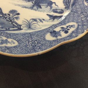 A pair of Chinese blue and white plates with animals in a garden, Qianlong — photo 7