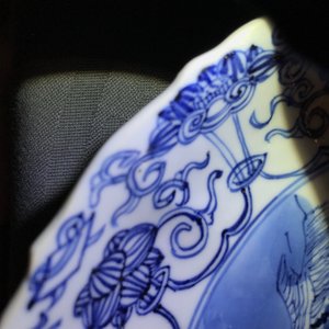 A pair of Chinese blue and white plates with fine landscapes, Kangxi — 照片 5