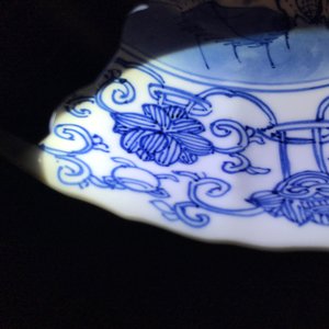 A pair of Chinese blue and white plates with fine landscapes, Kangxi — 照片 9