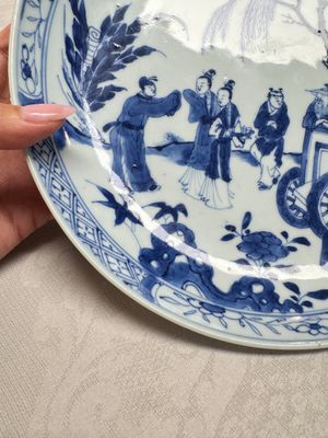 A pair of Chinese blue and white plates with narrative design, Yongzheng — 照片 18