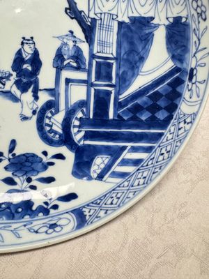 A pair of Chinese blue and white plates with narrative design, Yongzheng — 照片 21