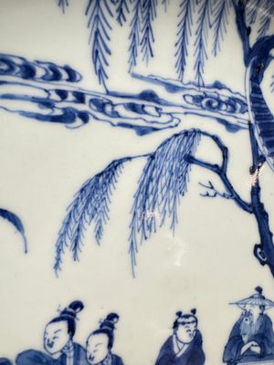 A pair of Chinese blue and white plates with narrative design, Yongzheng — 照片 23