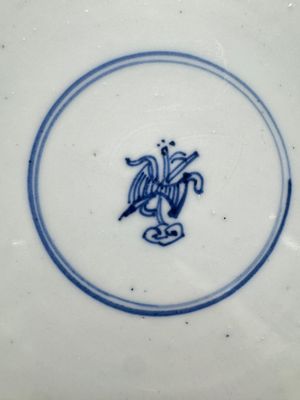A pair of Chinese blue and white plates with narrative design, Yongzheng — 照片 27