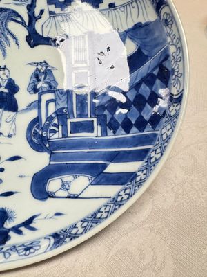 A pair of Chinese blue and white plates with narrative design, Yongzheng — 照片 6