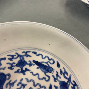 A pair of Chinese blue and white plates with taoist symbols, Kangxi mark and of the period — photo 7